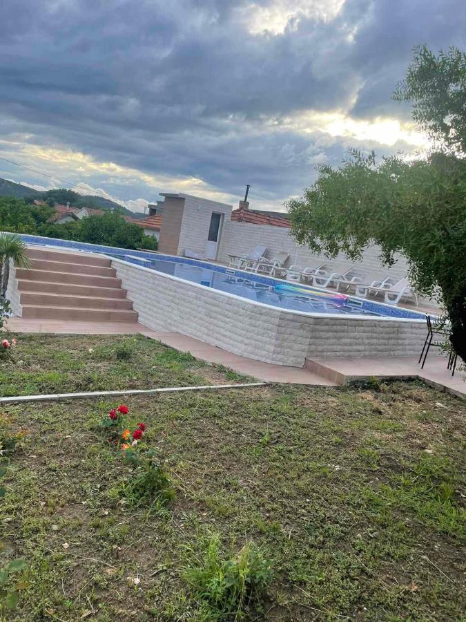 Villa Nilic بار المظهر الخارجي الصورة